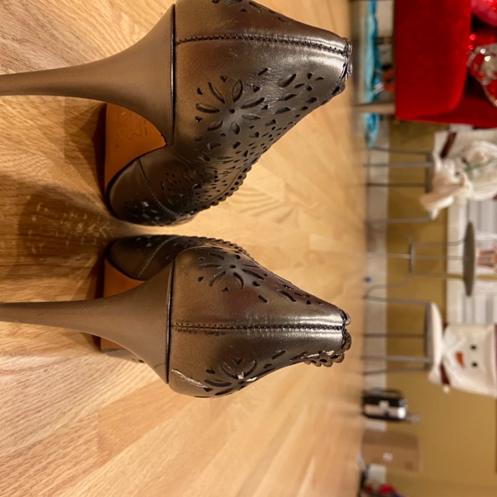 Pumps - Picture 3 of 4